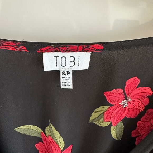 Tobi black and red floral romper size small - Picture 3 of 9